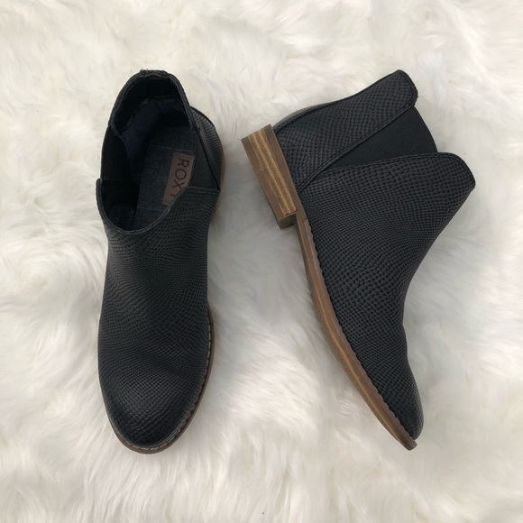 flat black bootie